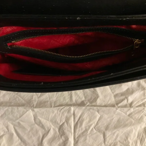 Low Start Love Alert 🔔 Moschino Crossbody Bag Black with Studded Gold Hearts - Picture 8 of 11